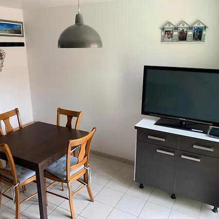 Maisonnette Charmante - Proche Et Commerces - Fr-1-482-161 Royon