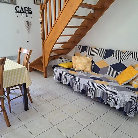 Holiday home Maisonnette Charmante - Proche Et Commerces